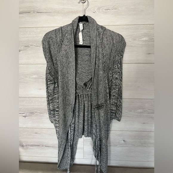 Lululemon Breeze Easy Wrap - Picture 2 of 9